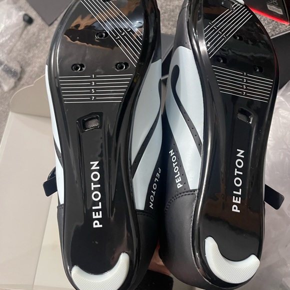 Peloton size 46/12 shoes - Picture 3 of 6